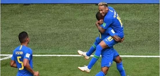 内马尔彩虹球过人惹对手凶狠铲球,为什么这个