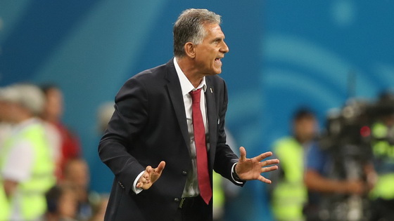 伊朗队主帅奎罗斯:C罗肘击动作应被红牌罚下