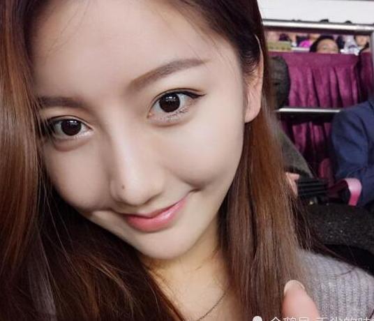 国足白斩鸡事件再升级,除了纹身,男足喝酒撩