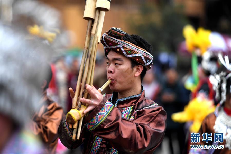 广西融安:苗族群众欢庆"芒蒿节"