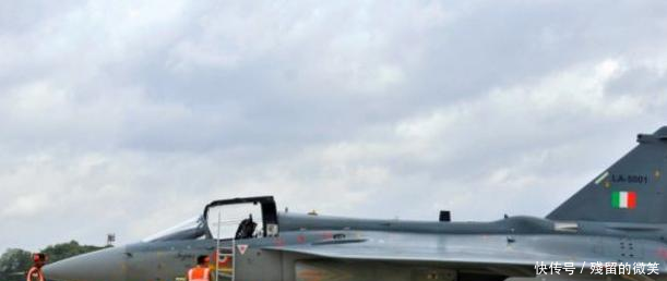 印度空军十架战机亮相,印度人正高兴时,网友来