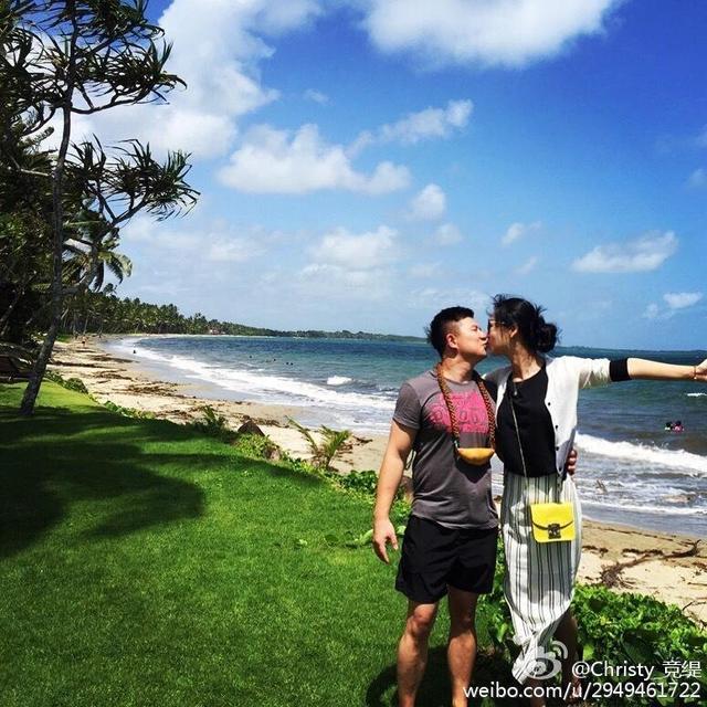 陈一冰与何雯娜分手后,娶了自己的女翻译,老婆