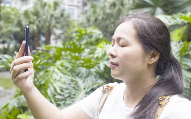 华为畅享8e搭载安全又酷炫的人脸解锁 这真的