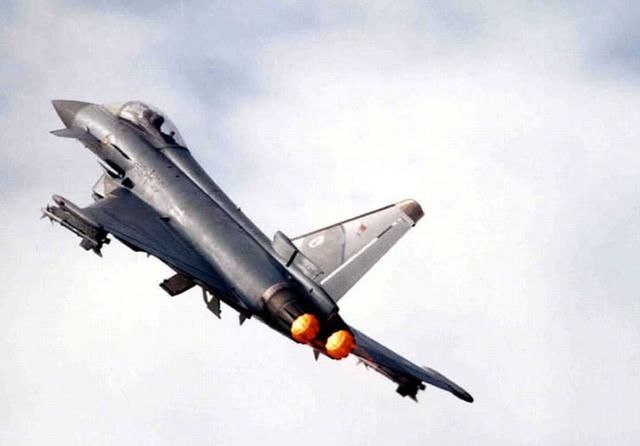 如果希特勒还活着,看到德国现在的军事实力,会