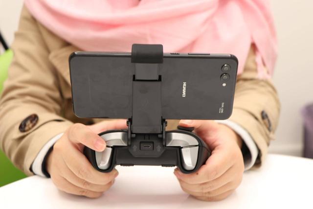 吃鸡农药大杀器:飞智八爪鱼APEX游戏手柄体验