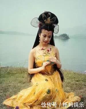 Ancient costume of travel notes peacock has much intractability on the west Yang Mi is ugly cry, mao