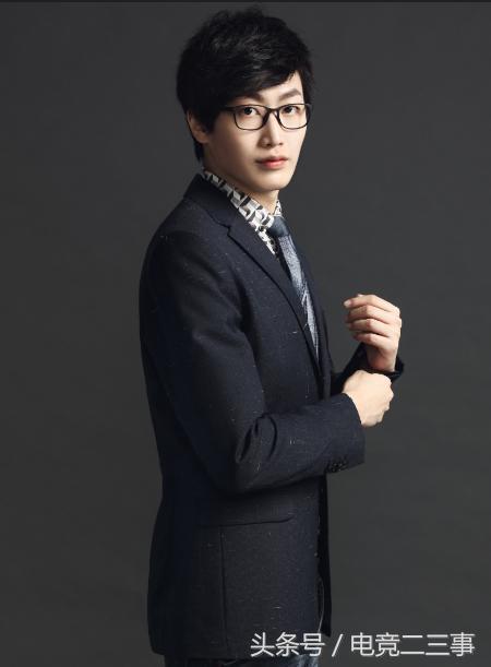 lol解说管泽元疑似与主持人余霜相恋 社会我霜姐?