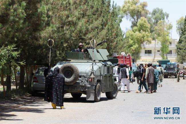 阿富汗南部遭炸弹袭击 致65人死伤 阿富汗南部遭炸弹袭击 致65人死伤