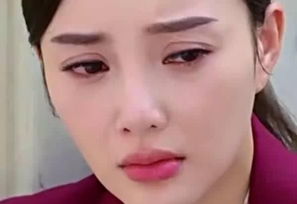 迪丽热巴双眼皮像割出来的?网友:天生眼皮宽的