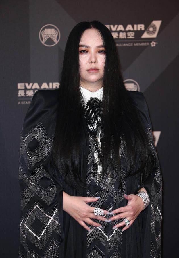 人到中年容易发福,明星不例外!有的却可以想胖