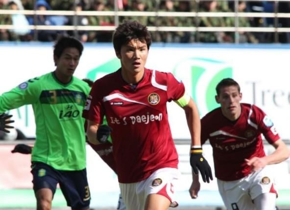 足球教程:后卫们往这看!脚步为王,提高1V1防守