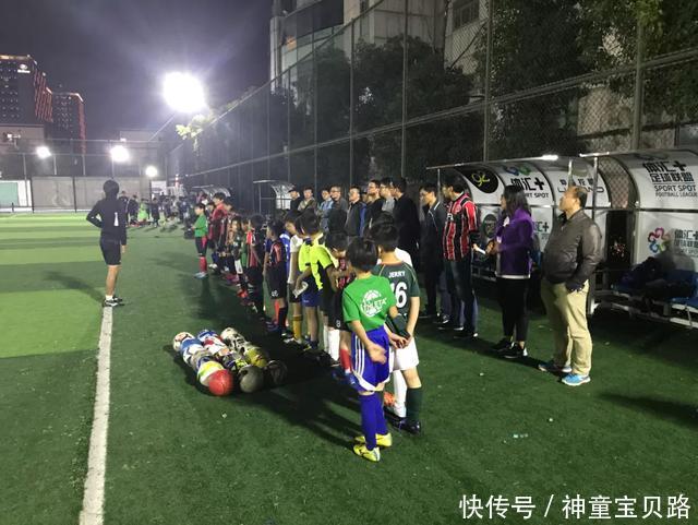 一场中日孩子混班日常足球训练,3个镜头告诉你