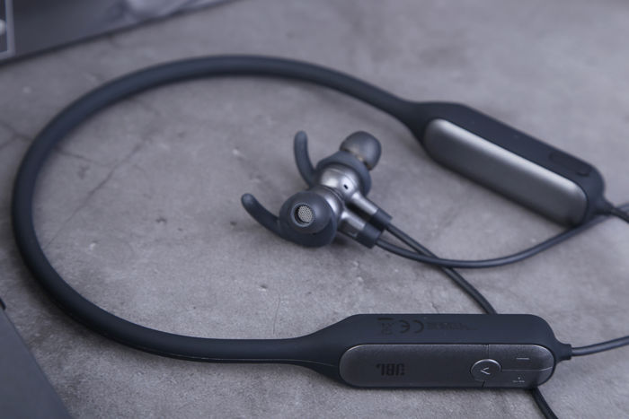 蓝牙耳机推荐性价比高降噪入耳 t01f89c7f23643d8c8b.jpg?size=700x467