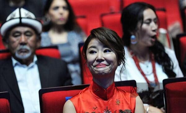 林心如发微博,用紫薇表情包回应丑图,网友评论