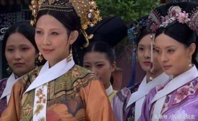 甄嬛传:甄嬛明明怕猫,为何在选秀时却镇定自若