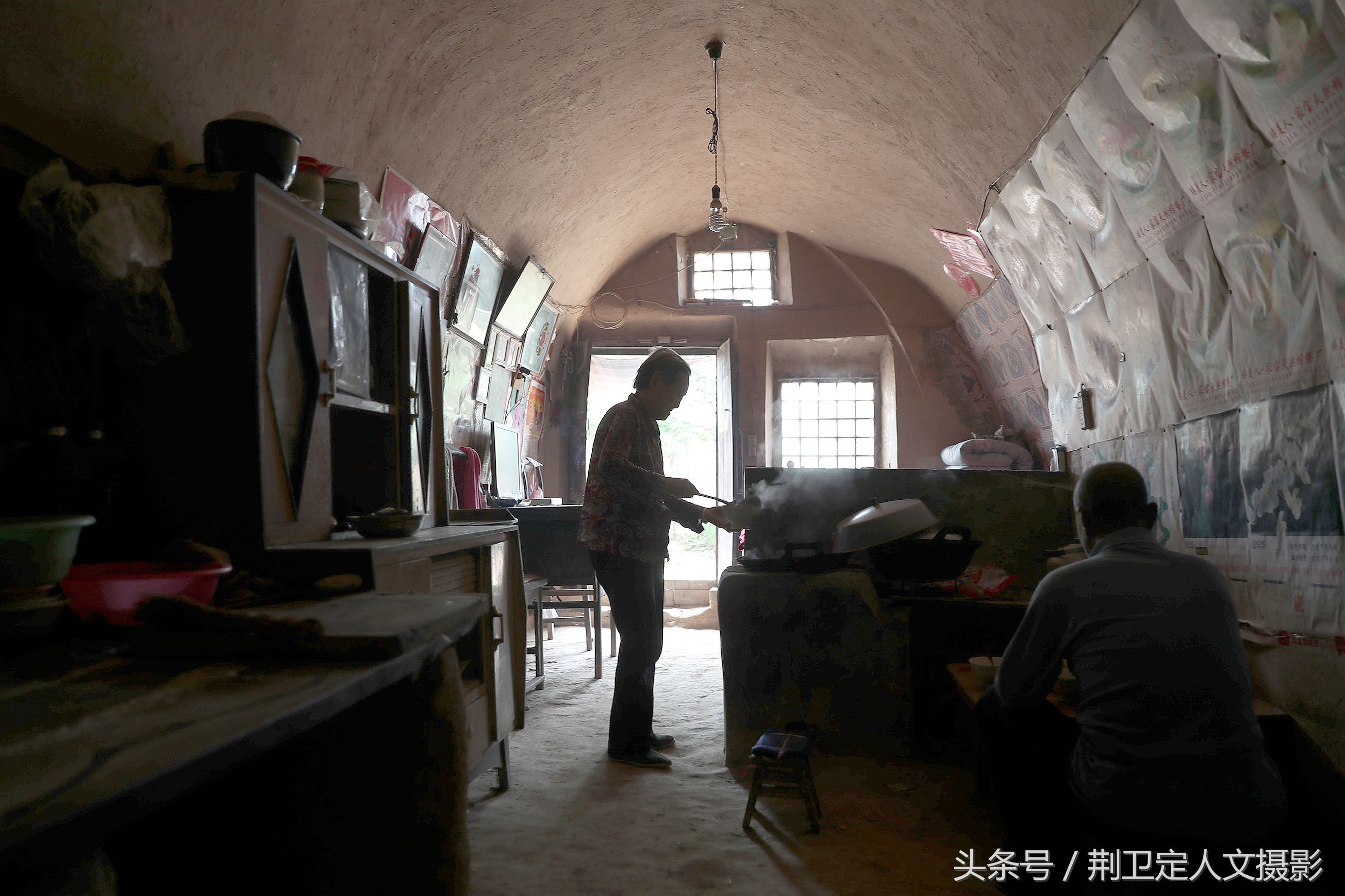 农村7旬老夫妻隐居大山里一座小院生活似神仙