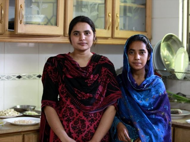 巴基斯坦美女去中国打工!困难重重,网友:这代价