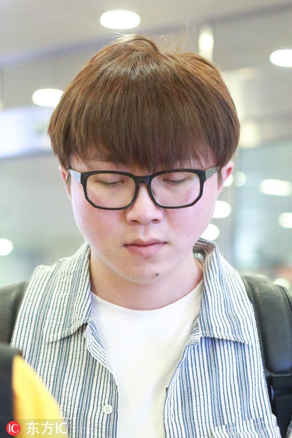 毛不易疑似脸过敏又红又肿 身材发福撞脸网红