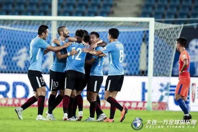 中超第21轮战报+最新积分榜 大连一方4比3山