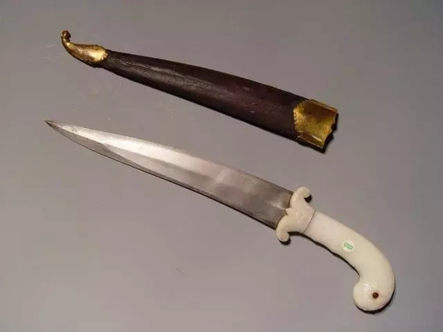 传说中的乌兹钢和中国古代镔铁是一回事吗? 传说中的乌兹钢和中国古代镔铁是一回事吗?