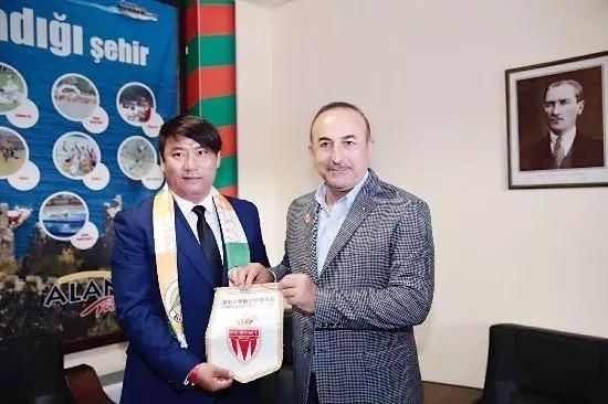 李伯清皇贝足球队逆袭;达州2名男足队员入选U