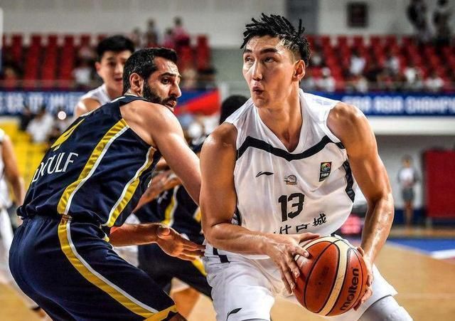 中国男篮蓝队世预赛最终名单出炉 3名新疆儿子