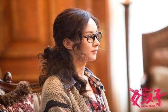 女星都爱蛋卷头!戚薇惊艳,赵丽颖土气,热巴可爱