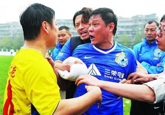 中国足球第一人范志毅现状,脾气差被罚款20万