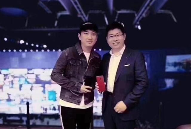 华为发布最贵手机,售价比iPhoneX贵3000元,王