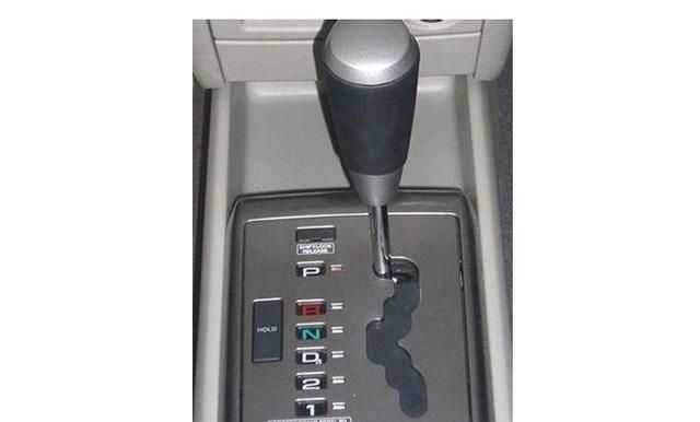 驾照到手后,自动档汽车如何正确起步、停车