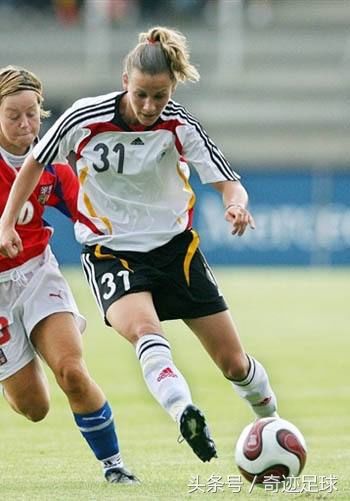 世界十大美女足球运动员排行榜 中国美女球员