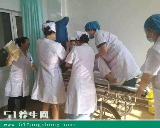 产妇生完孩子就想上大号,医生得知消息紧张得