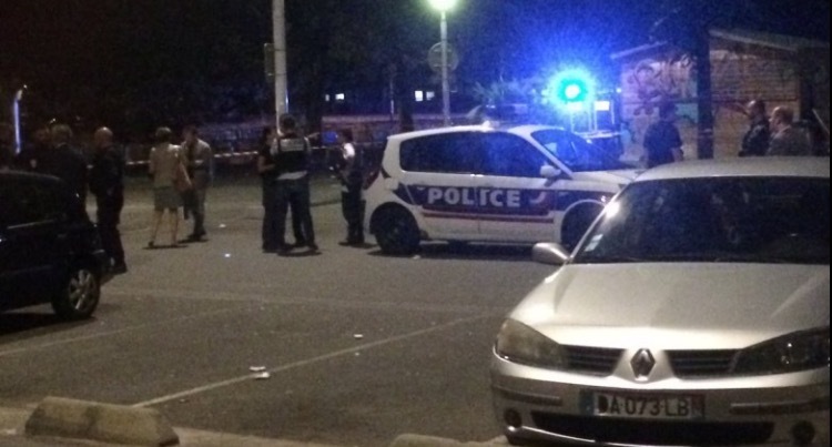 法国发生摩托车射击人群事件 至少1死6伤 法国发生摩托车射击人群事件 至少1死6伤