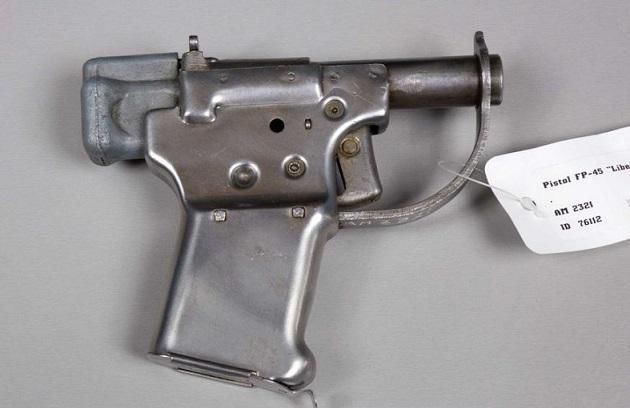 如德军的98k狙击步枪,mp40冲锋枪;被称作转盘子的苏联dp-27轻机枪