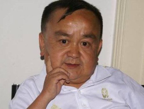 中国最矮男明星,身高不足1米2,娶小18岁老婆,孩
