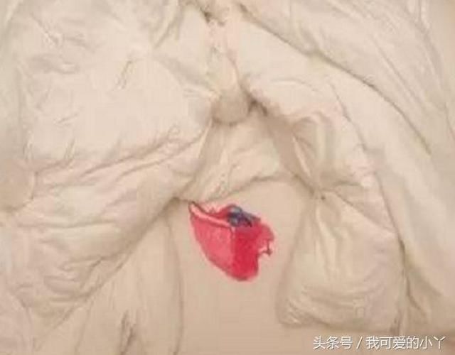 实拍情侣退房后的房间面貌，服务员都吓一跳