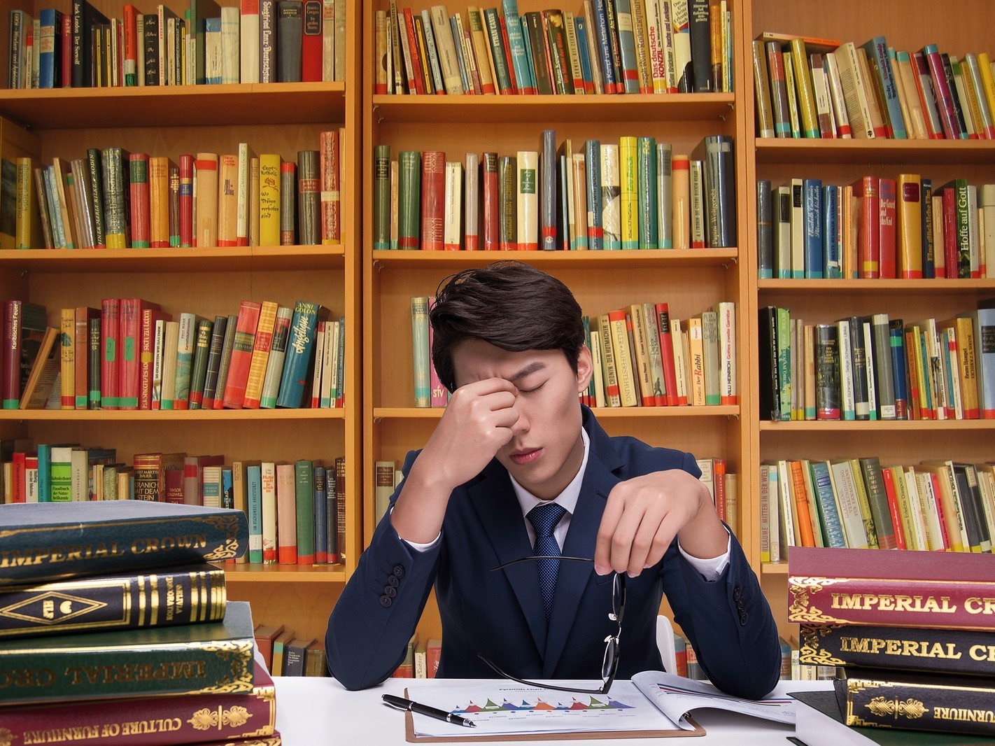 最适合考公务员的专业,并推荐专业开设院校!