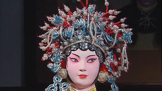 一对伉俪两项非遗 盔头本是纸上谈兵