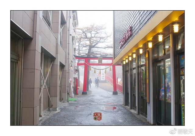 日本:深秋的富士山五合目