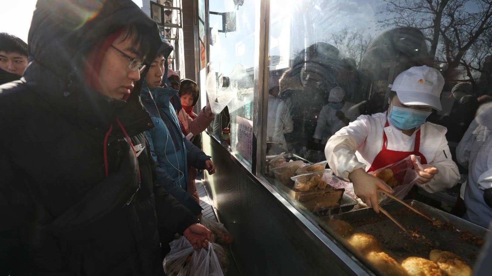 京天红炸糕窗口获保留 可继续在虎坊桥原址经营