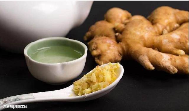 男人用生姜泡水喝,坚持几天会发现,身体会给你