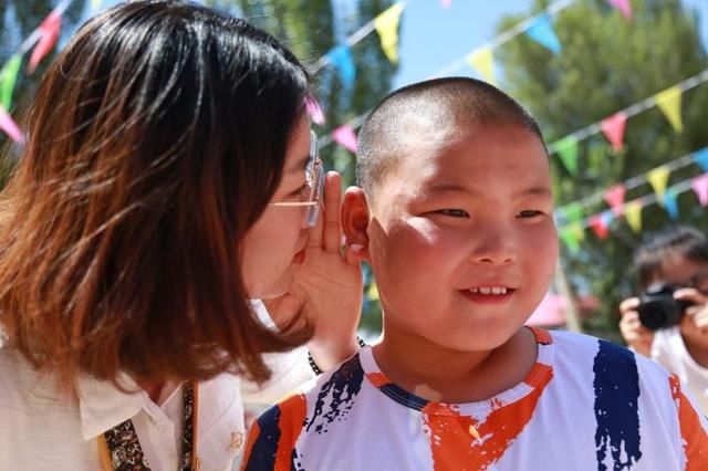 关爱留守儿童公益活动走进托县双河镇河会坪小