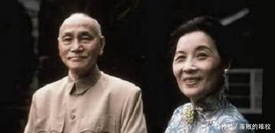 蒋介石问孙子在学校学的什么,孙子背了一首诗