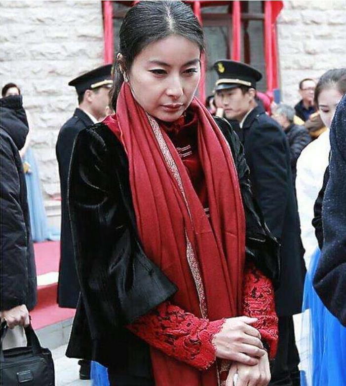 郭晶晶连生二胎奖励10亿, 近照曝光吓坏网友,