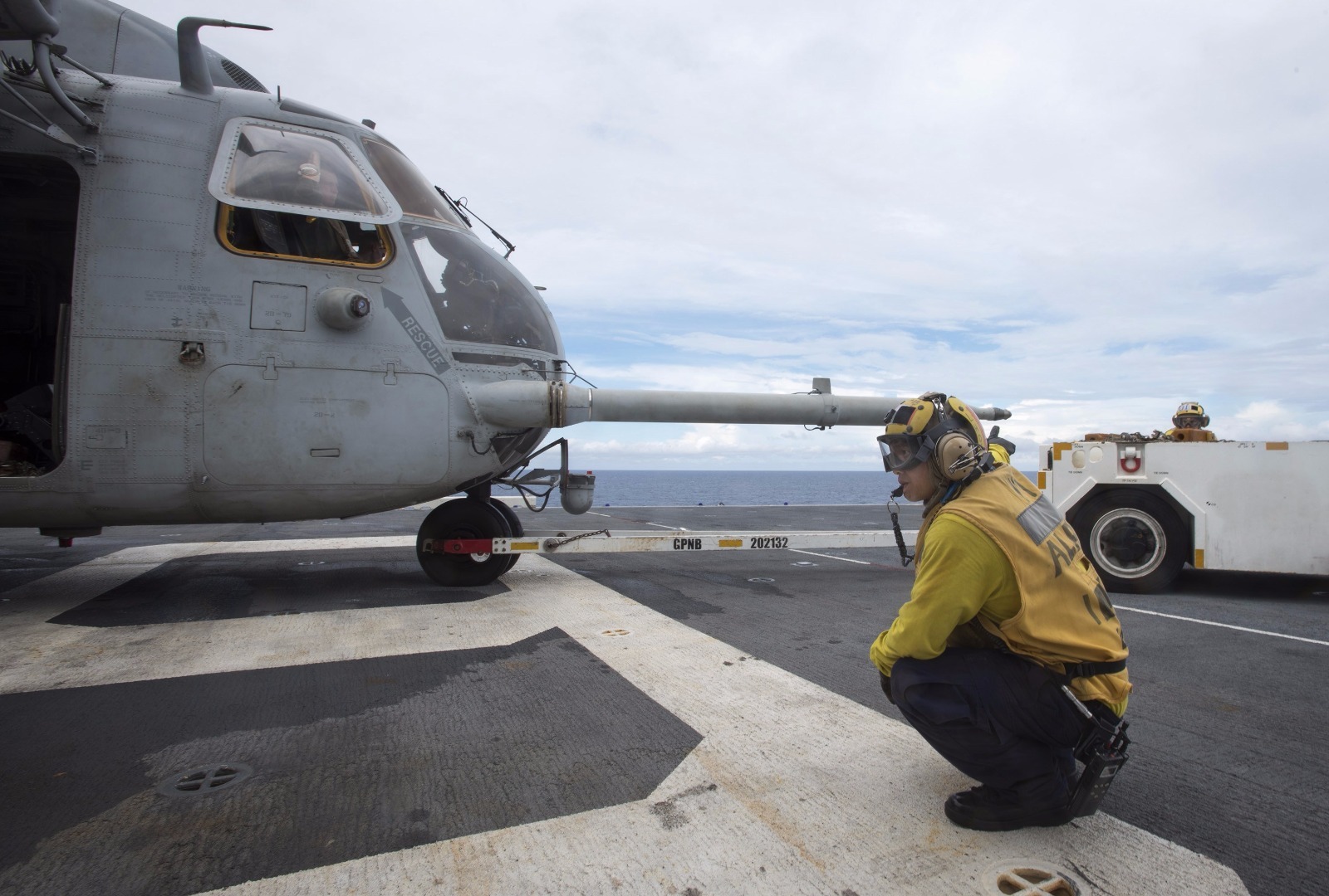10月3日至6日，美国海军黄蜂级两栖攻击舰“好人理查德”号(LHD 6)、圣安东尼奥级两栖船坞运输舰“格林湾”号（LPD-20）多艘伯克级驱逐舰和补给舰组成的庞大战舰群进入南海展开训练。