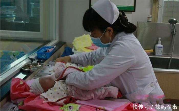 刚出生婴儿额头发黑,婆婆嫌晦气不肯抱,医生检