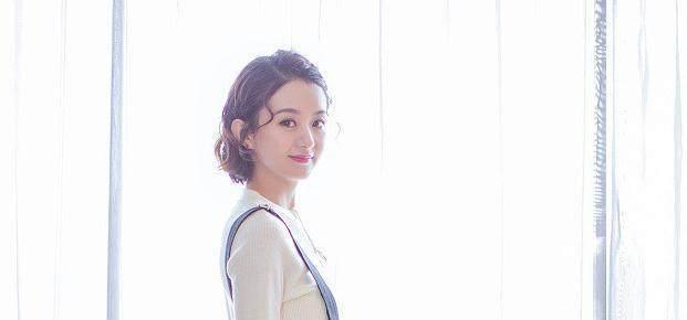 赵丽颖背带裤照片曝光,好像回到学生时代,嘟嘟