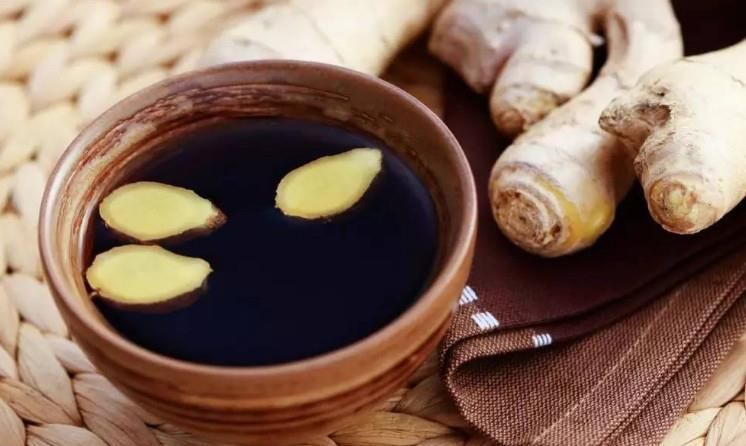 体内湿气重,甚至导致身上长痘痘?常喝这四种