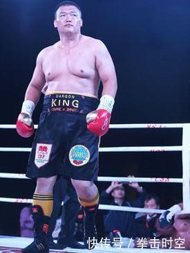 重量级拳王争霸赛举世关注,中国泰森张君龙期