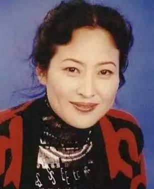 《我的前半生》里拜金骂街揍女婿戏外嫁台湾男